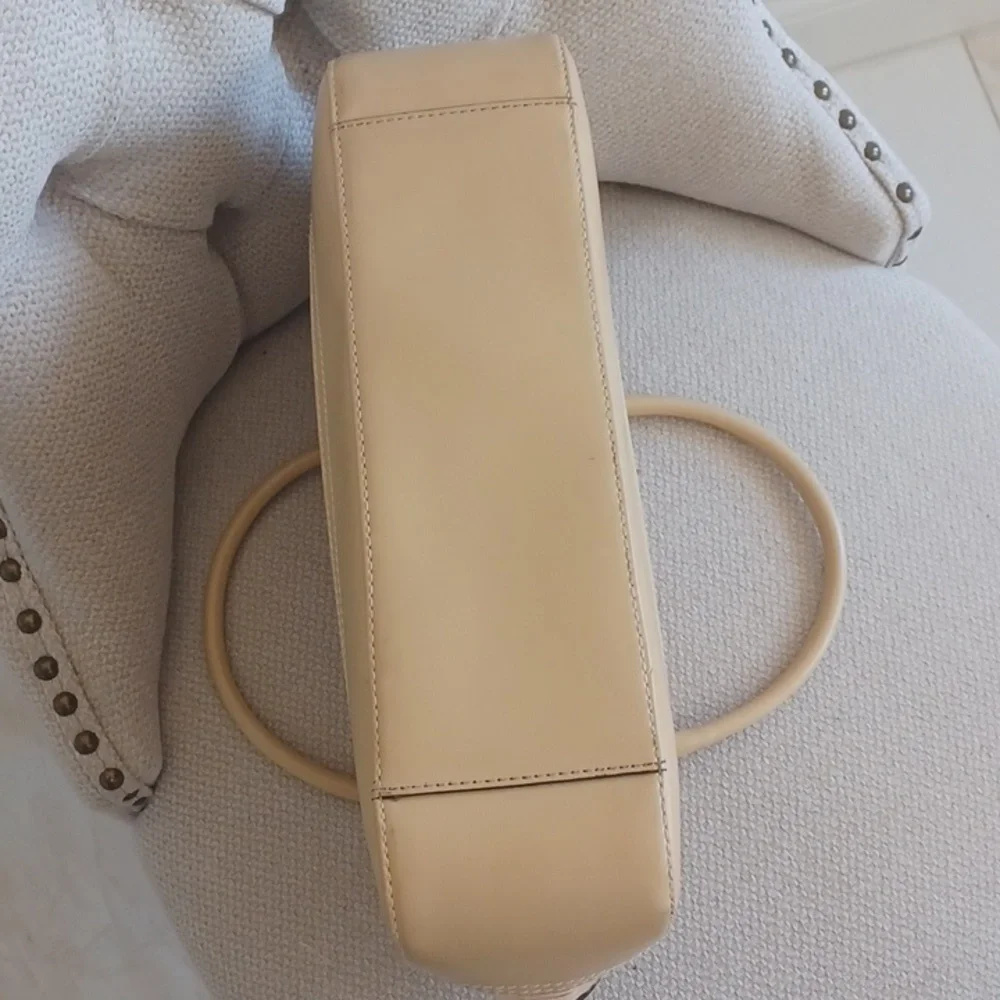 Etienne Aigner Spacious Woven Zippered Bag - Picture 6 of 16